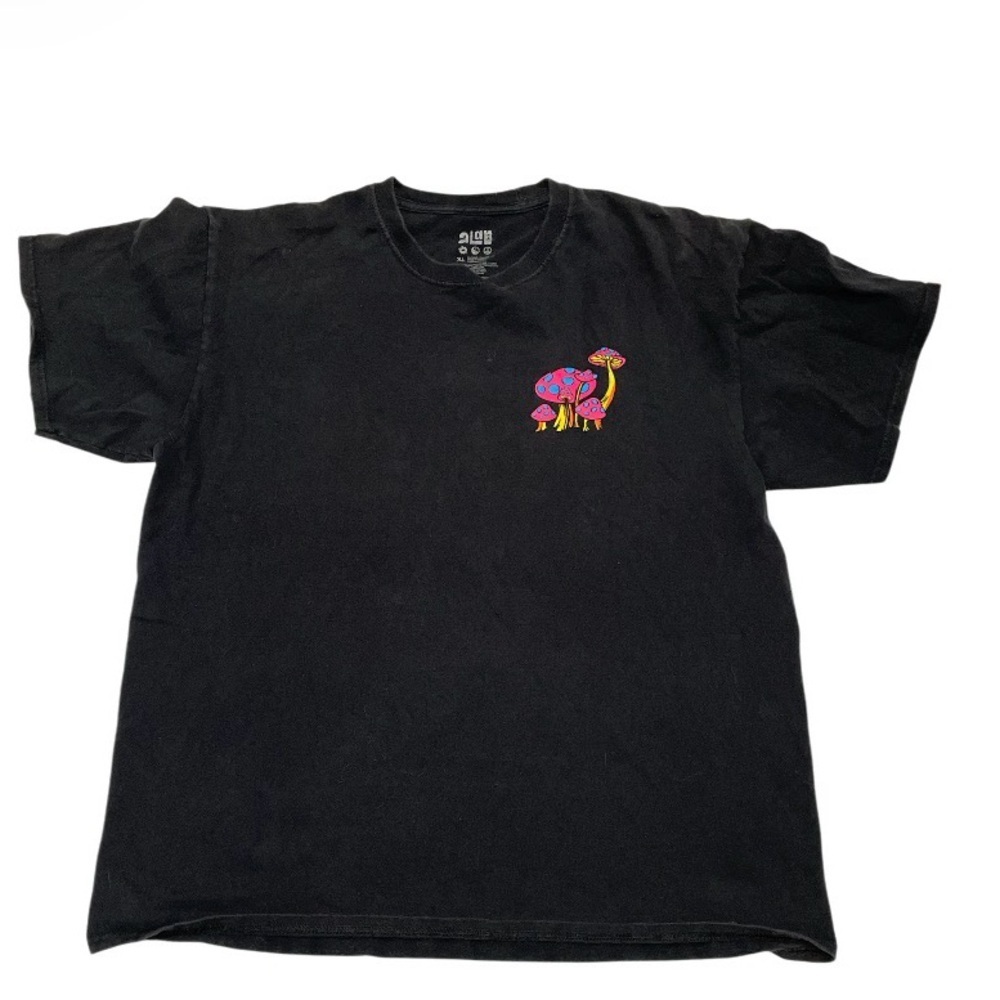 aLab Black T-Shirt with Large Magic Mushroom Design Vintage XL